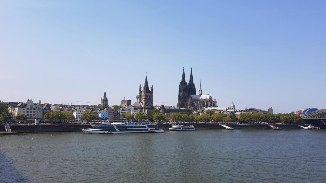 Altstadthotel Hayk Am Rhein Cologne Exterior photo